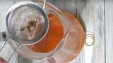 Apă cu scorțișoară, foi de dafin și ceai verde - Preparare pas 5