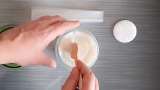 Remediu anticearcăne hidratant cu lapte, albuș ou, ulei de migdale și glicerină - Preparare pas 6