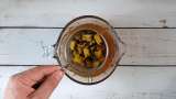 Macerat de rubarbă cu miere, ceai verde, mentă și diverse condimente - Preparare pas 10