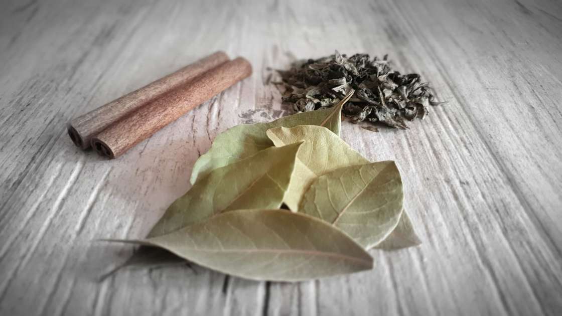 Apă cu scorțișoară, foi de dafin și ceai verde, foto 10