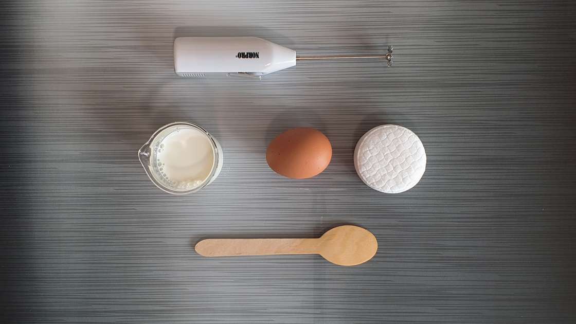 Remediu pentru reducerea cearcănelor cu lapte și albuș de ou, foto 1