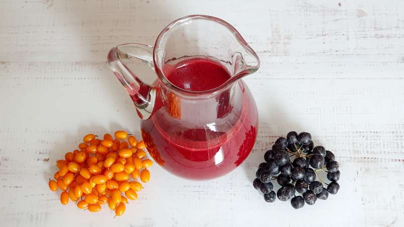 Suc energizant de cătină și aronia cu ghimbir, lime și miere, foto 2