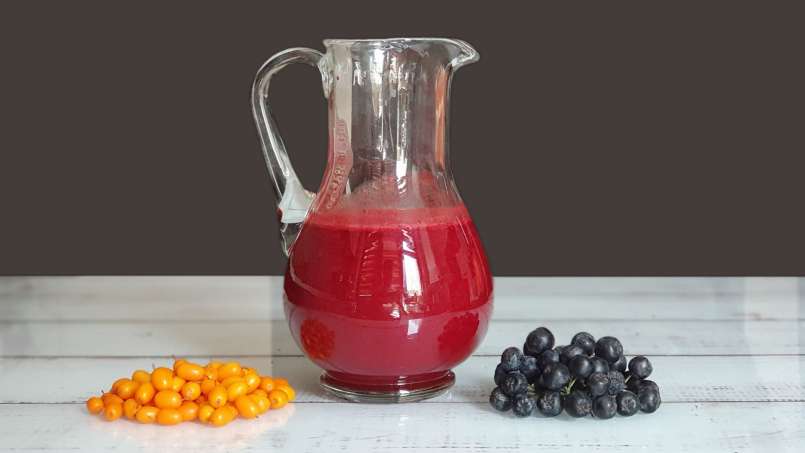 Suc energizant de cătină și aronia cu ghimbir, lime și miere, foto 5