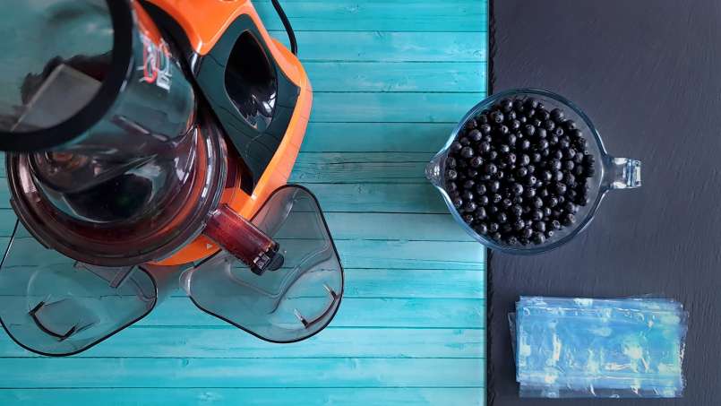Suc de aronia pur sub formă de cuburi de gheață, foto 2
