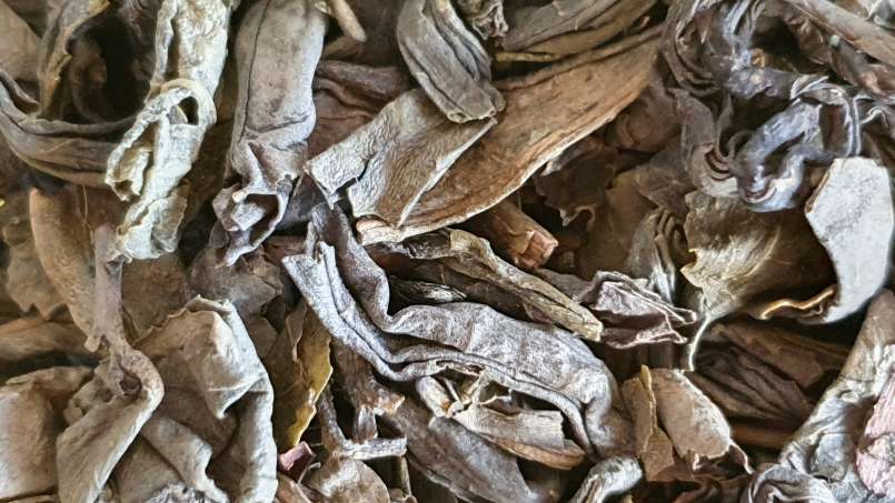 Remediu anticearcăn cu dischete demachiante îmbibate în ceai de mușețel și ceai verde, foto 2