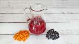 Suc energizant de cătină și aronia cu ghimbir, lime și miere